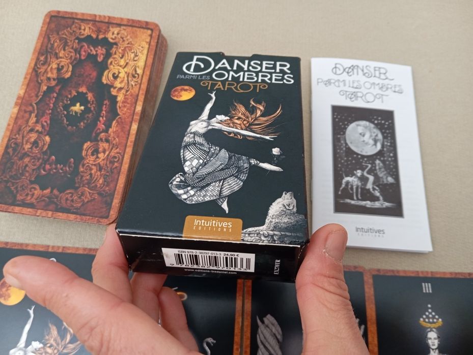 Tarot Dançando entre as sombras, Lo Scarabeo