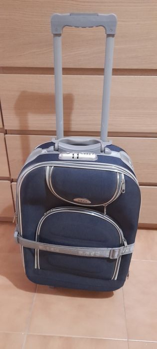 Troley pequeno em bom estado