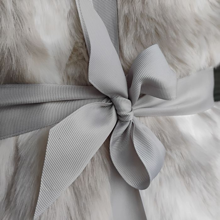 Koc o wyglądzie futra króliczego