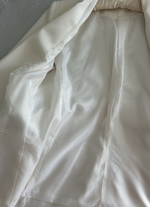 Молочно-білий жакет