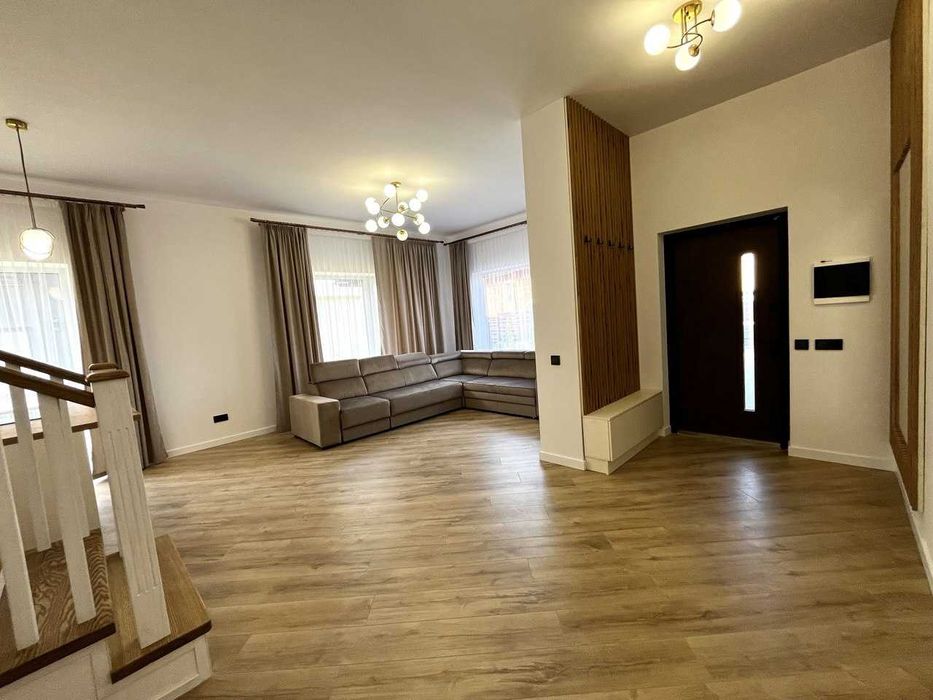 Продаж котеджу з новим сучасним ремонтом в Брюховичах вул. Під Осовою