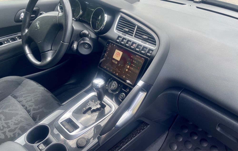 Продам Пежо 3008 2012г. Автомат