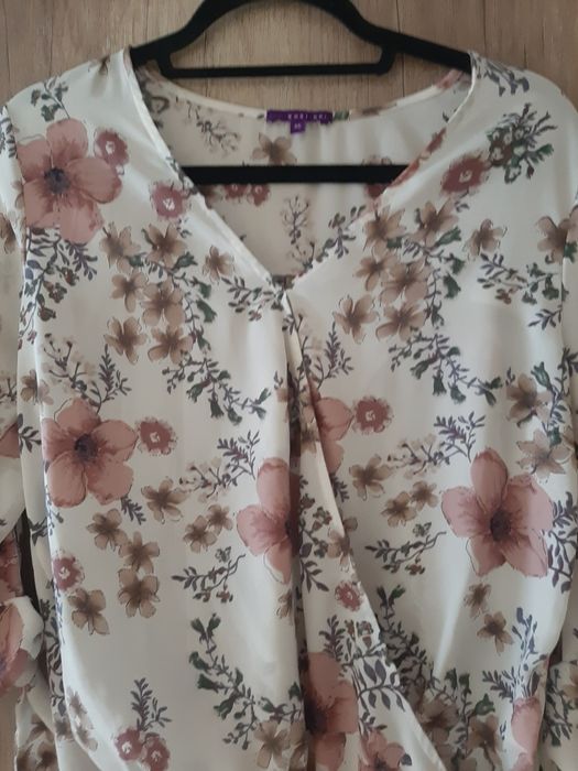 Damska bluzka w kwiaty XS