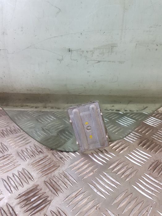 Szyba Drzwi Prawa Przód Opel Tigra B Cabrio 06R-