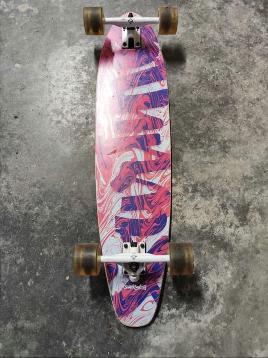 Skate longboard.