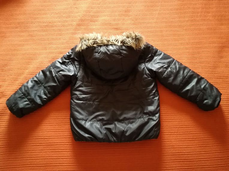 Blusão Preto Capuz Pêlo, 5-6 Anos