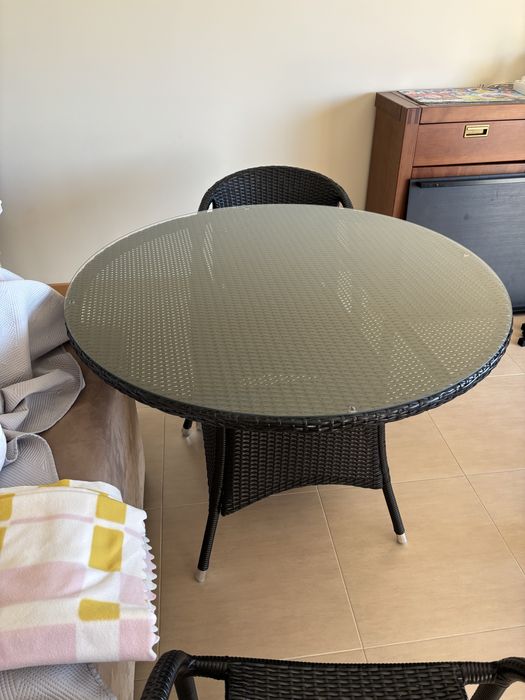 Mesa para exterior redonda com cadeiras