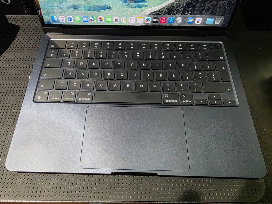 MacBook Air 13" 2022 M2 8GB/256GB Midnight - 18 Meses Garantia