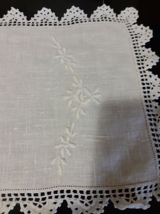 Naperons de linho. Completamente novos.