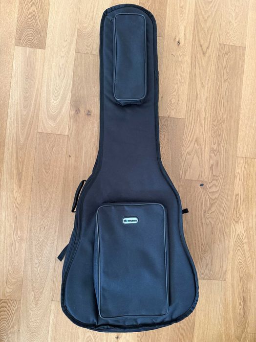 Bezprogowa gitara basowa Harley Benton B-30BK, pokrowiec i 2 komplety strun