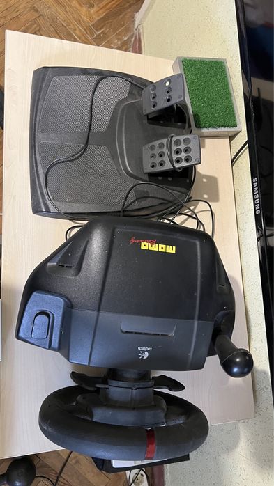 Руль с педалями Logitech