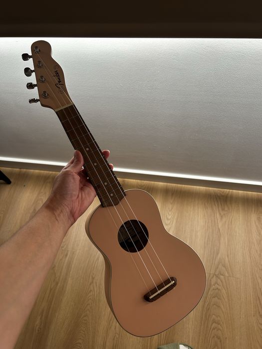 Ukulele Fender Rosa