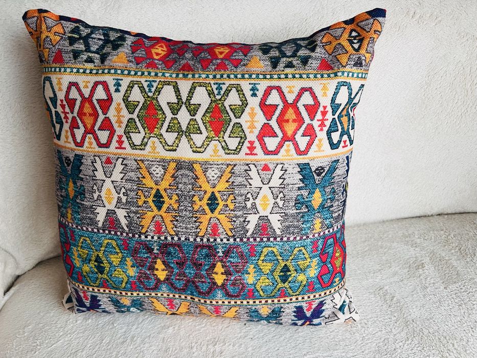 Продаю диванні подушки в асортименті