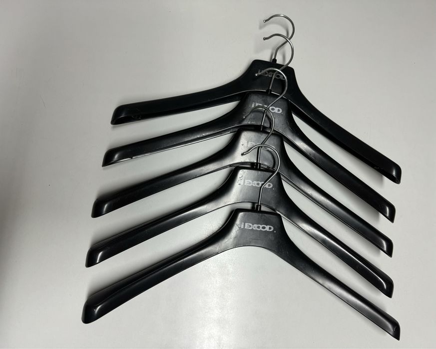 2500 Cruzetas/cabides plástico pretas