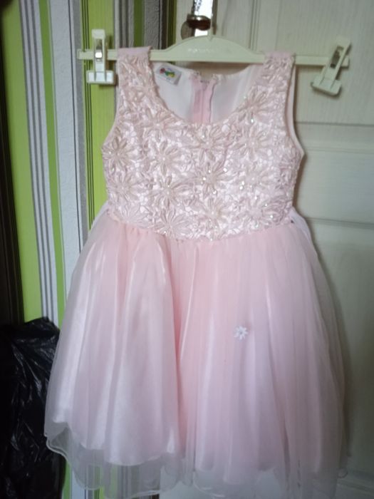 Нарядное платье на девочку