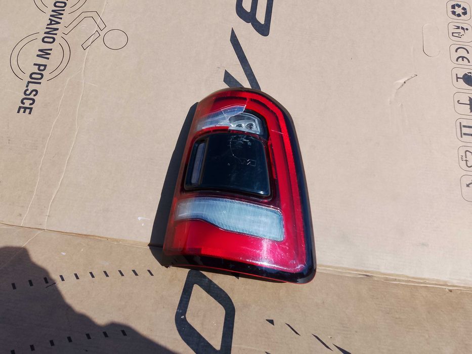 Lampa Tył Tylna Prawa Oryginalna Kpl. Dodge Ram V 1500 Limitde 21R