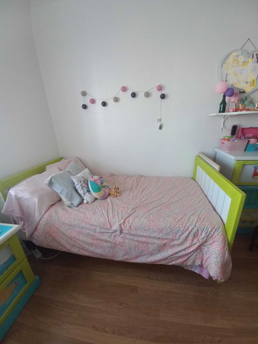 Quarto criança conjunto moveis cama, cómoda, mesa cabeceira
