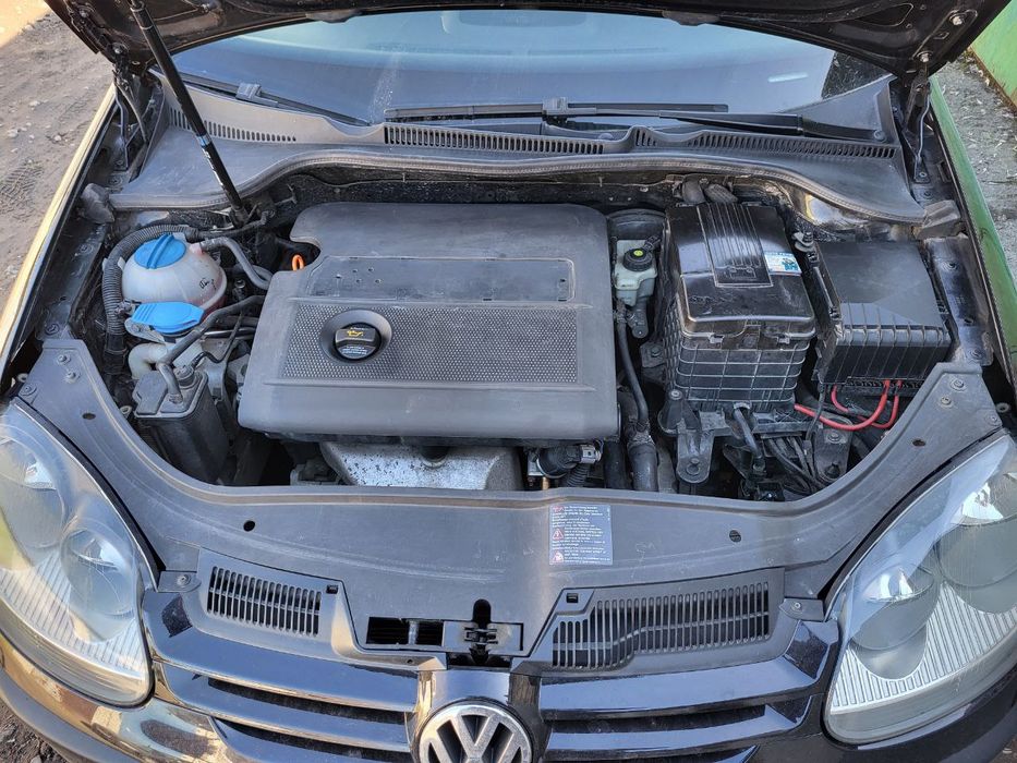 Volkswagen GOLF 5- 1,4Mpi бенз МКПП!