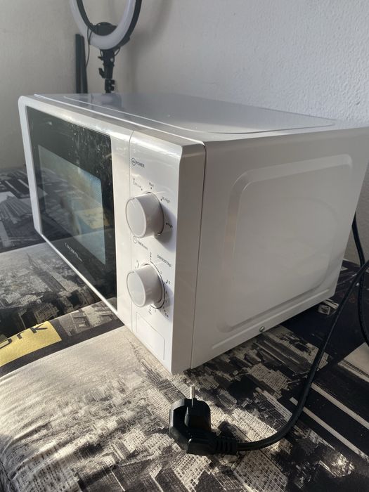 Microondas Crown Japan avariado