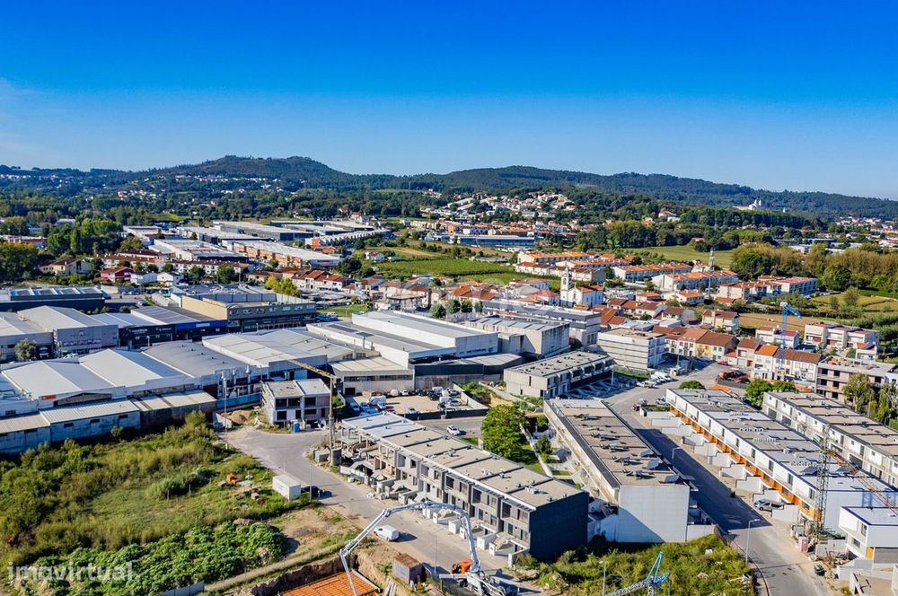 Moradia Gaveto T3 | Construção | Frossos-Braga | Amplo Espaço Exter...