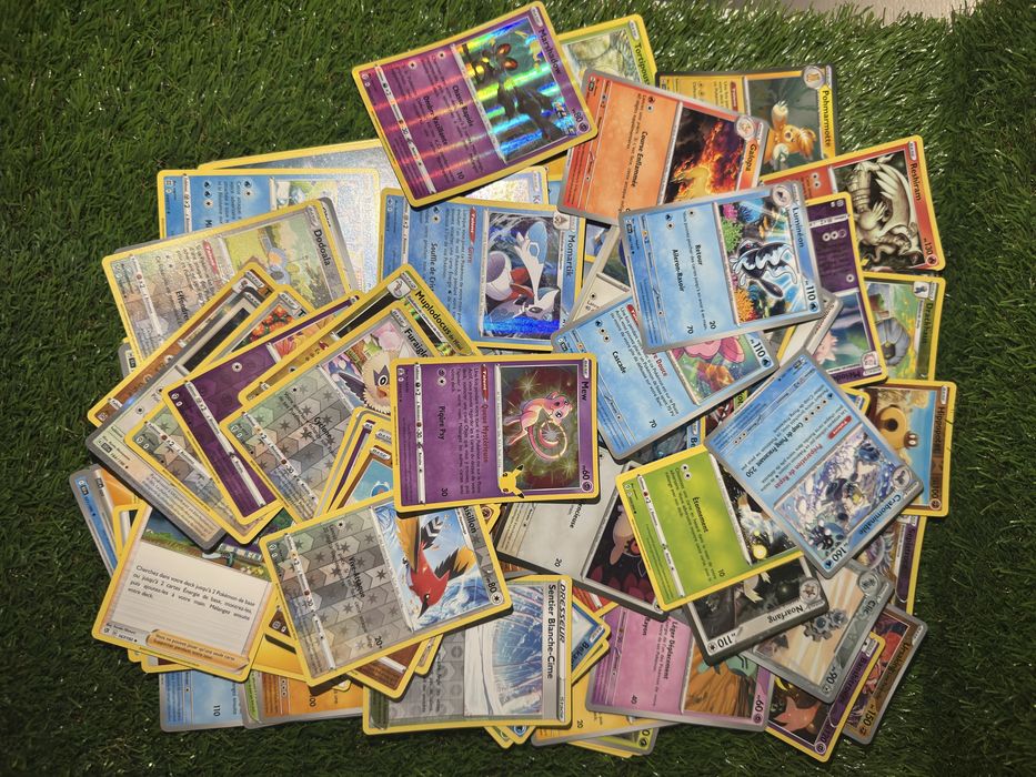 Lote de Cartas Pokémon TCG + Cartas Holo/Promo + Acessórios