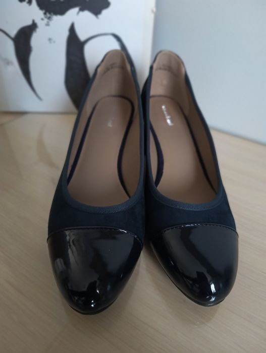 Granatowe czółenka na obcasie