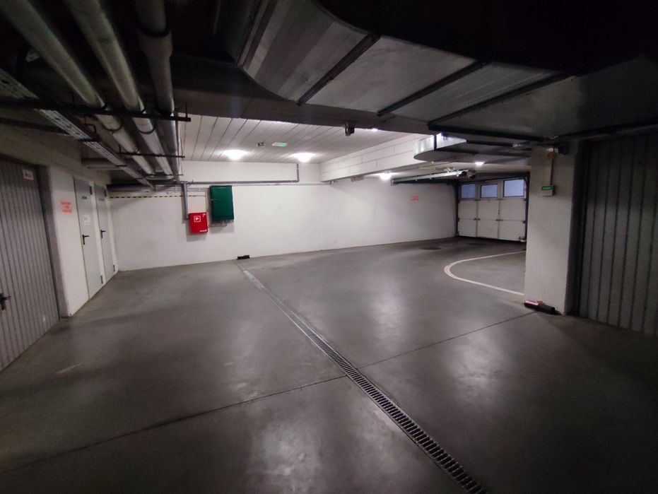 Garaż murowany, magazyn 18,5m2 os.Słoneczne z czynszem rok