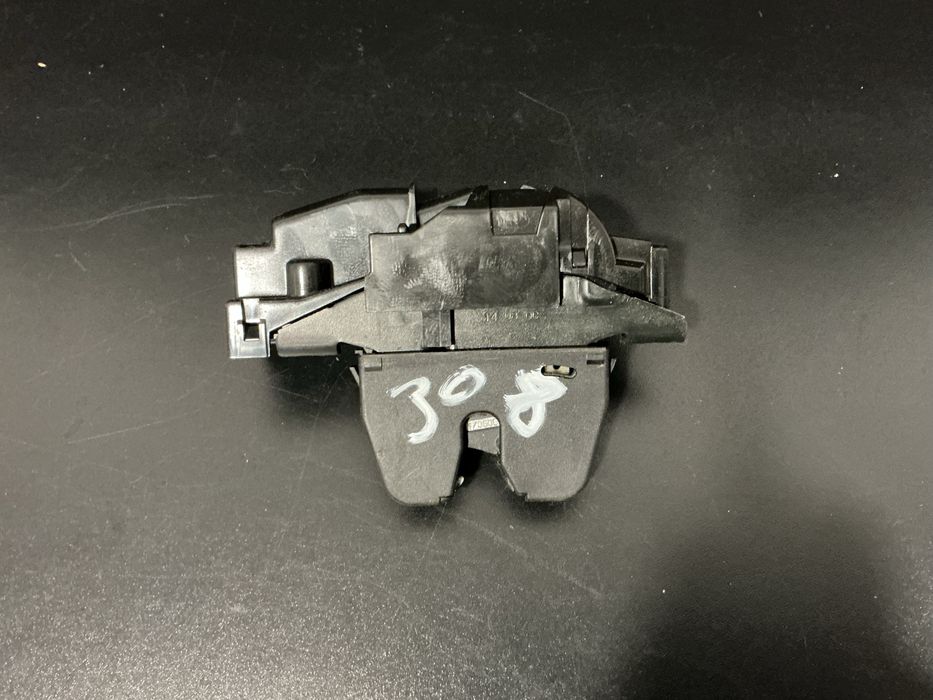 fecho da mala Peugeot 308 ano 2008