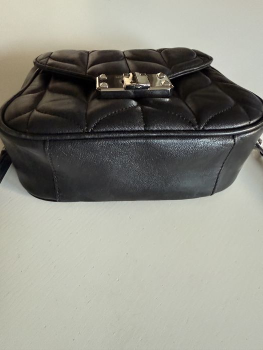 Michael Kors czarna pikowana torebka crossbody