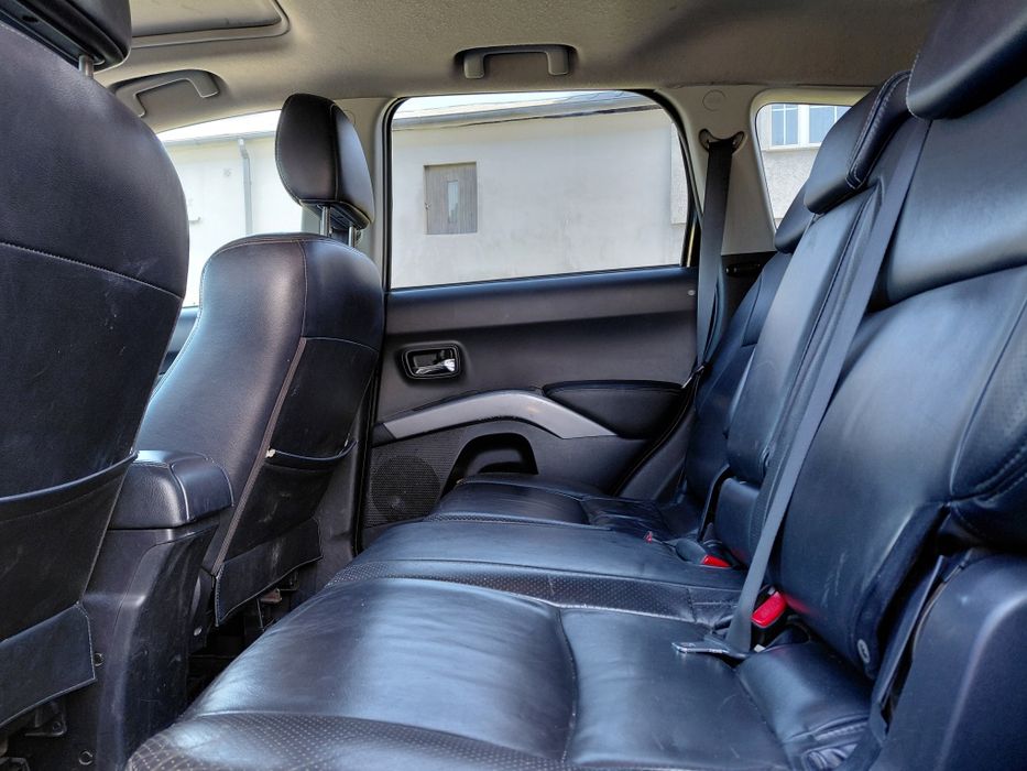 Mitsubishi Outlander 2007r 4x4 10 lat 1wł 7 osób Navi hak