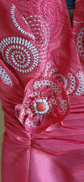 Vestido midi com bordado