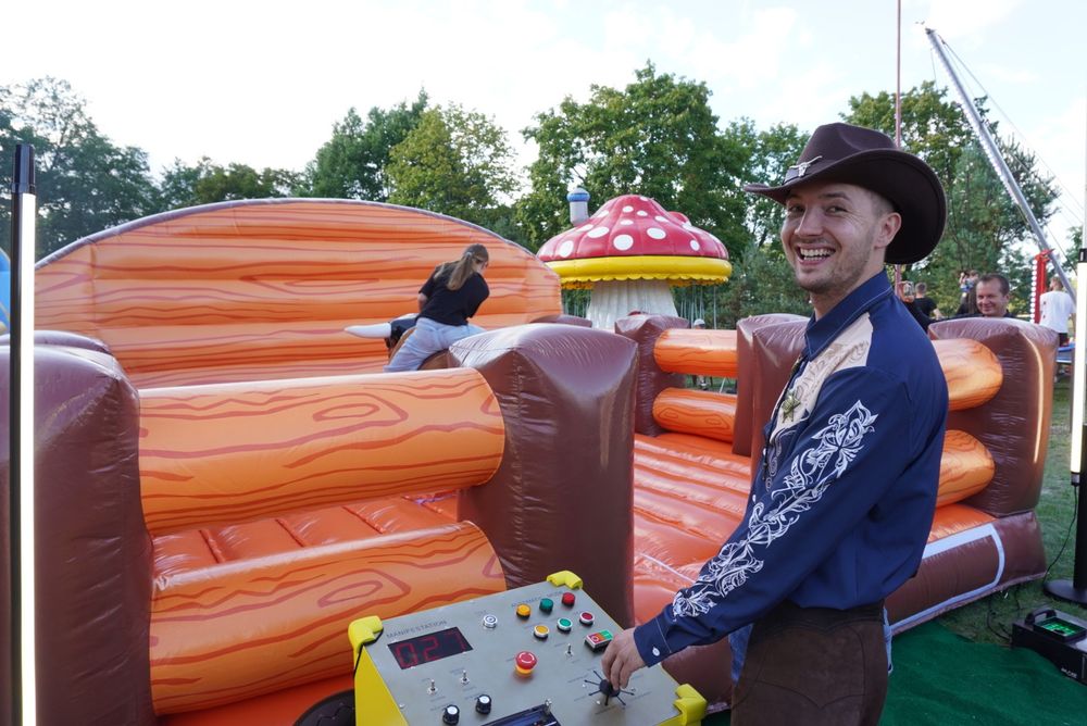 Byk rodeo | Dmuchańce, animacje  warsztaty, piana party, fotobudka