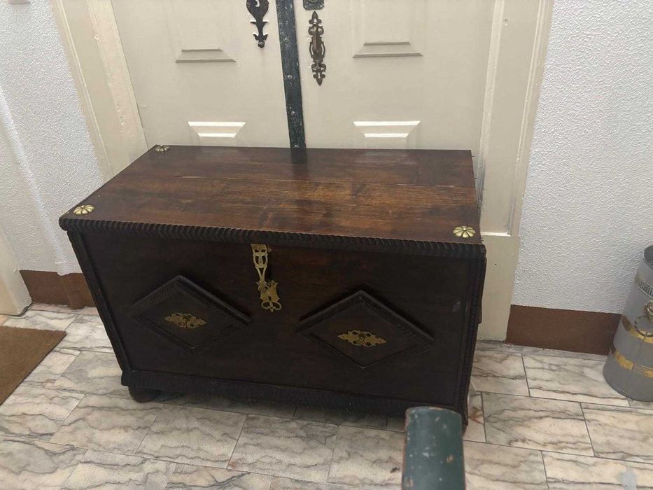 Arca de madeira antiga