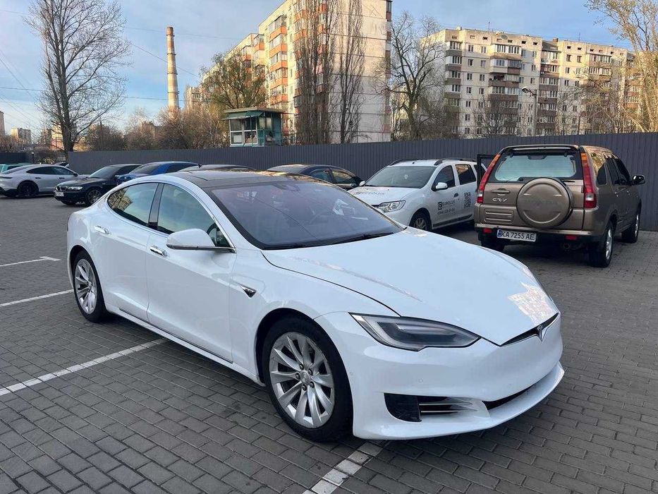 Оренда Tesla Model S Rest рест подобово помісячно