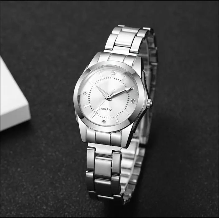 Стильний жіночий годинник