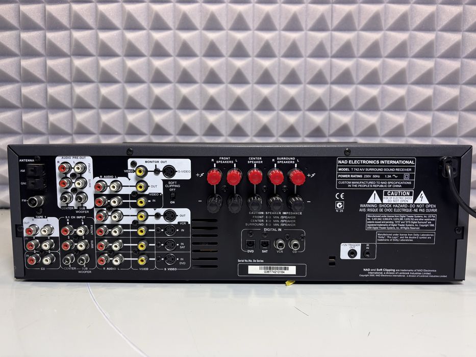 Amplituner NAD T 742 + pilot