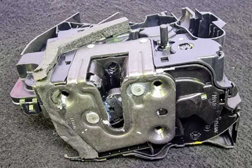 Fechadura / Fecho Porta Trás Esquerdo 825031733R - RENAULT MEGANE IV Hatchback