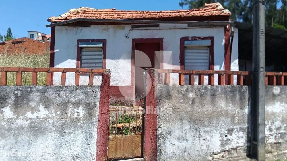 Casa com terreno para recuperar