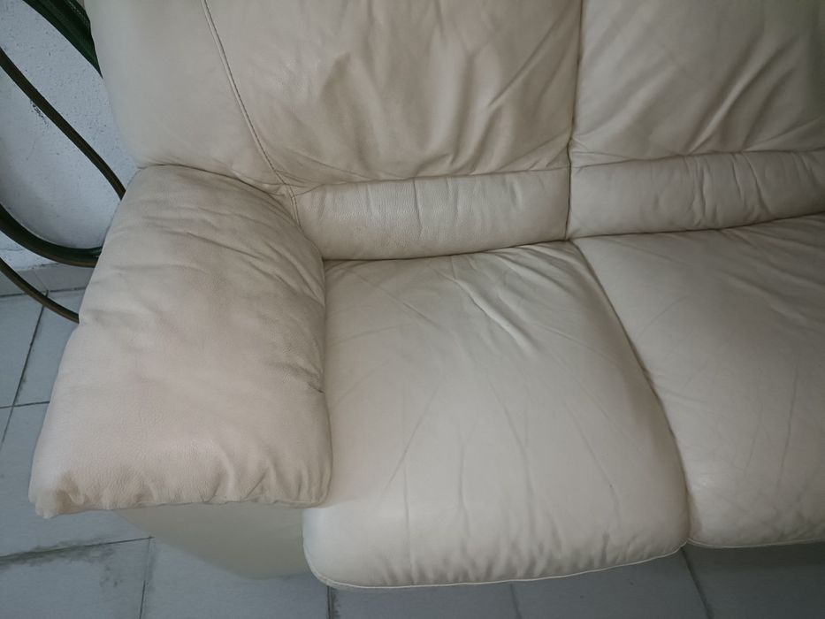 Sofá bege 3 lugares