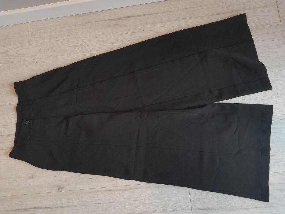 Чорні брюки палаццо