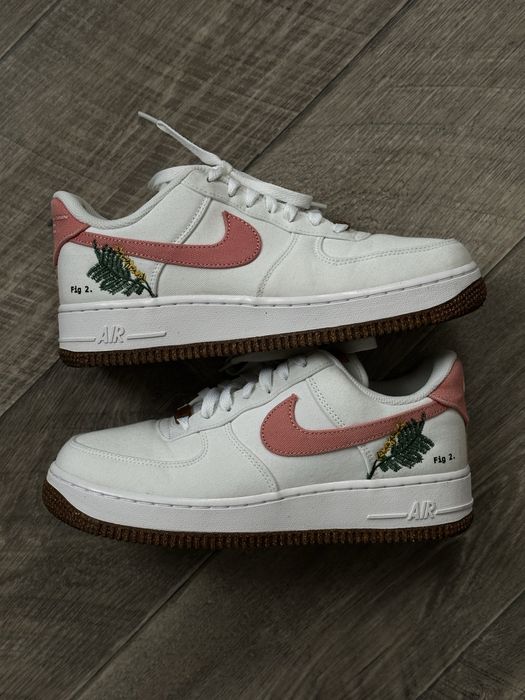 Жіночі кросівки NIKE WMNS AIR FORCE 1 '07 SE р.39