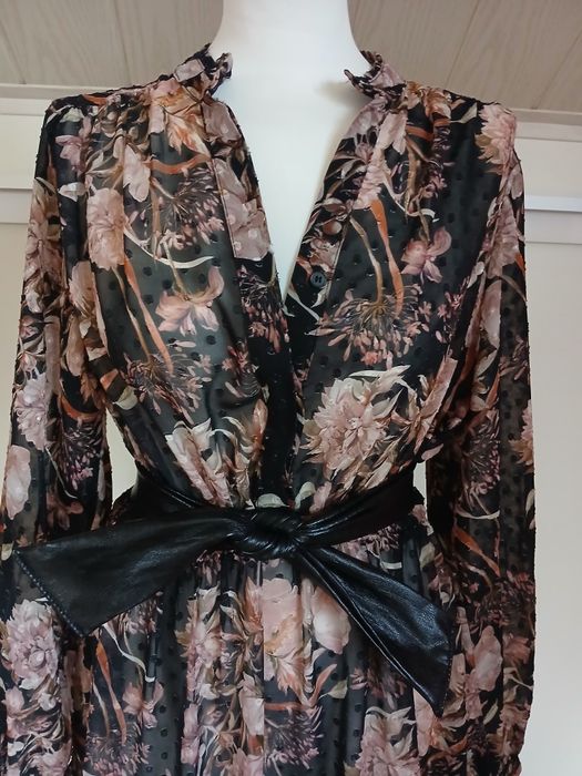 Sukienka reserved czarne w pudrowy kwiaty