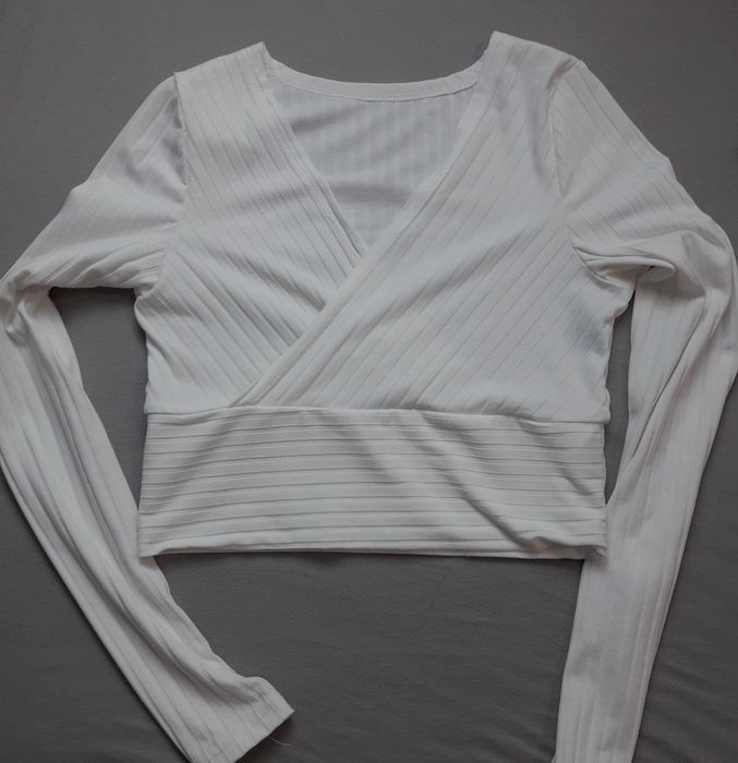 біла вкорочена кофтинка