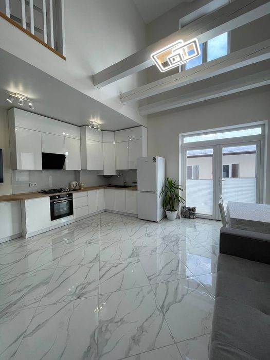 Оренда нового будинку спарки з окремим входом в Брюховичах