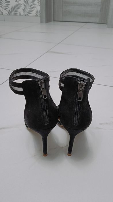 Босоніжки жіночі