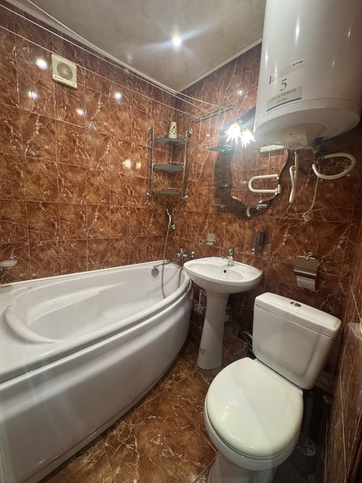 Продам 3 к.квартира метро Палац спорту
