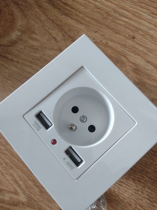 Gniazdko elektryczne z ładowaniem usb switch and socket