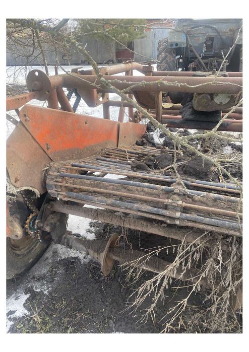 Продам картоплесаджалку та картоплекопалку .прицеп тракторний 2 птс4