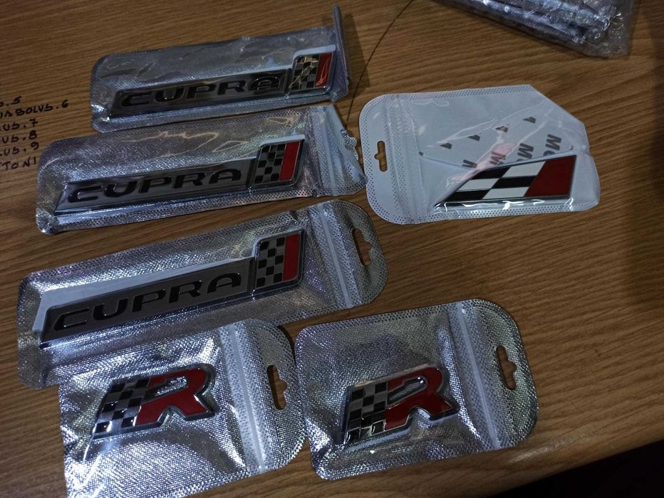 Símbolos emblemas Ford ST LINE | Seat CUPRA | SPORT