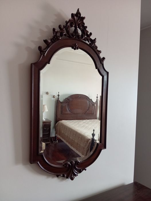 Mobília de quarto em.madeira mogno escura completa